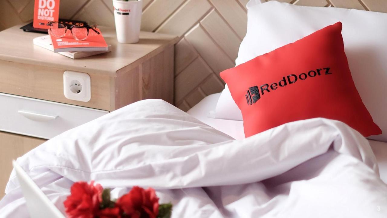 Reddoorz Bamboo Saigon Su Van Hanh Khách sạn 4*